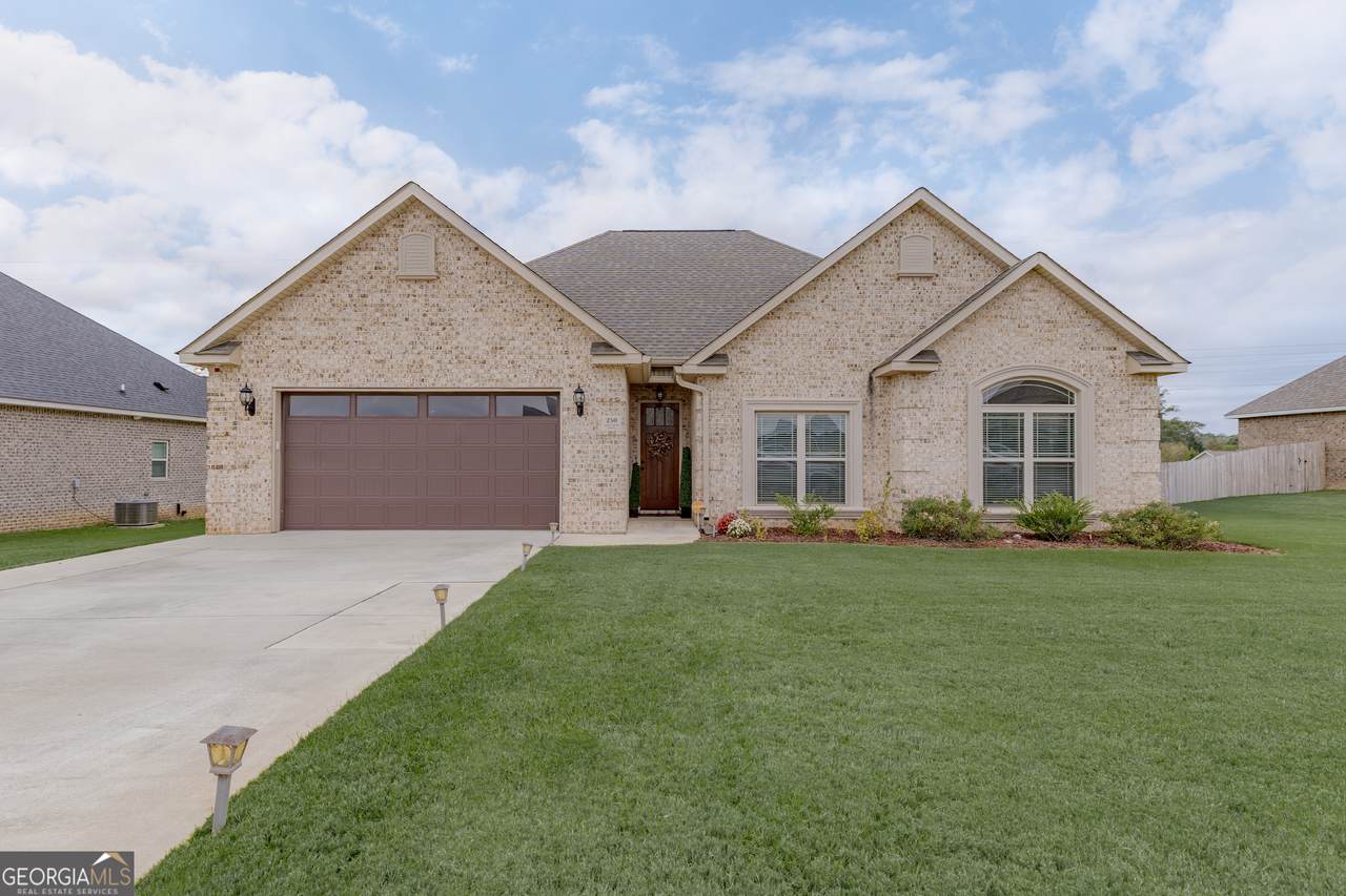 250 Ashley Nicole Avenue - Photo 1