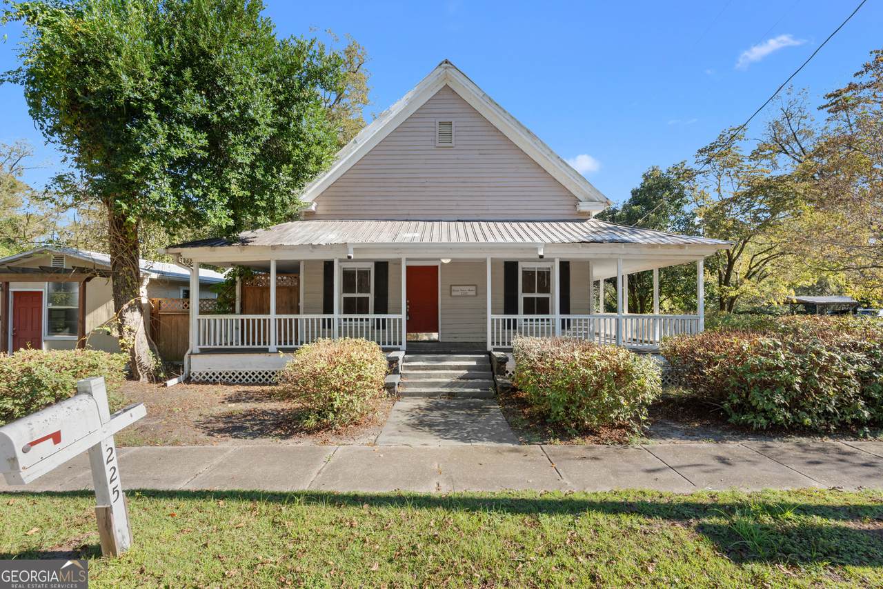 225 Oliver Highway - Photo 1