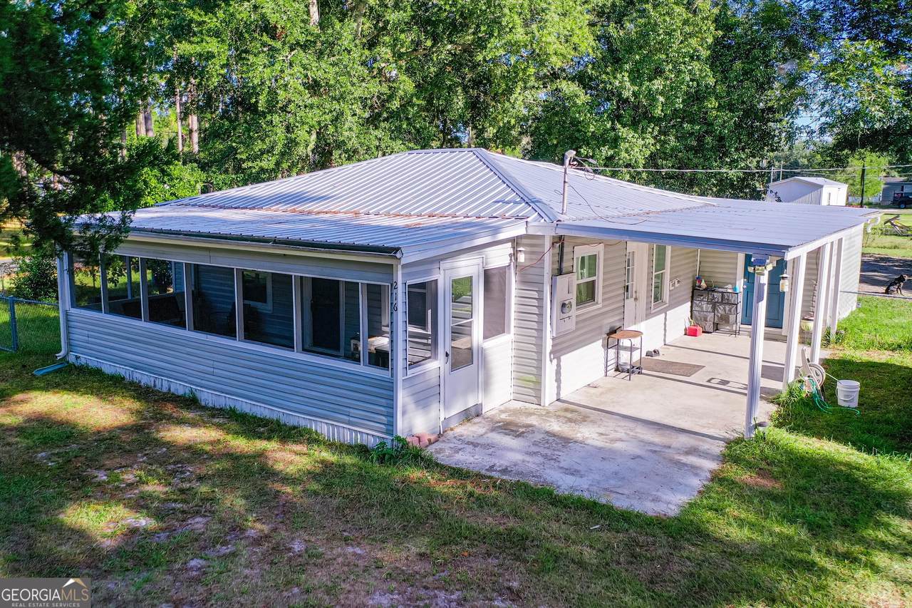 216 Pennsylvania Avenue - Photo 1