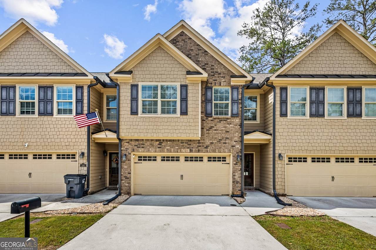 290 Jackson Place - Photo 1