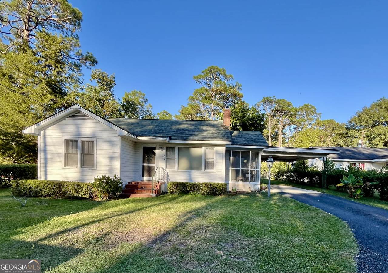 404 Community Drive - Photo 1