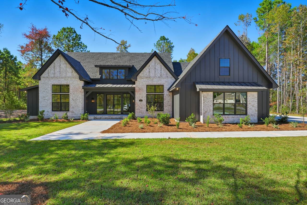 112 Wakefield Drive - Photo 1