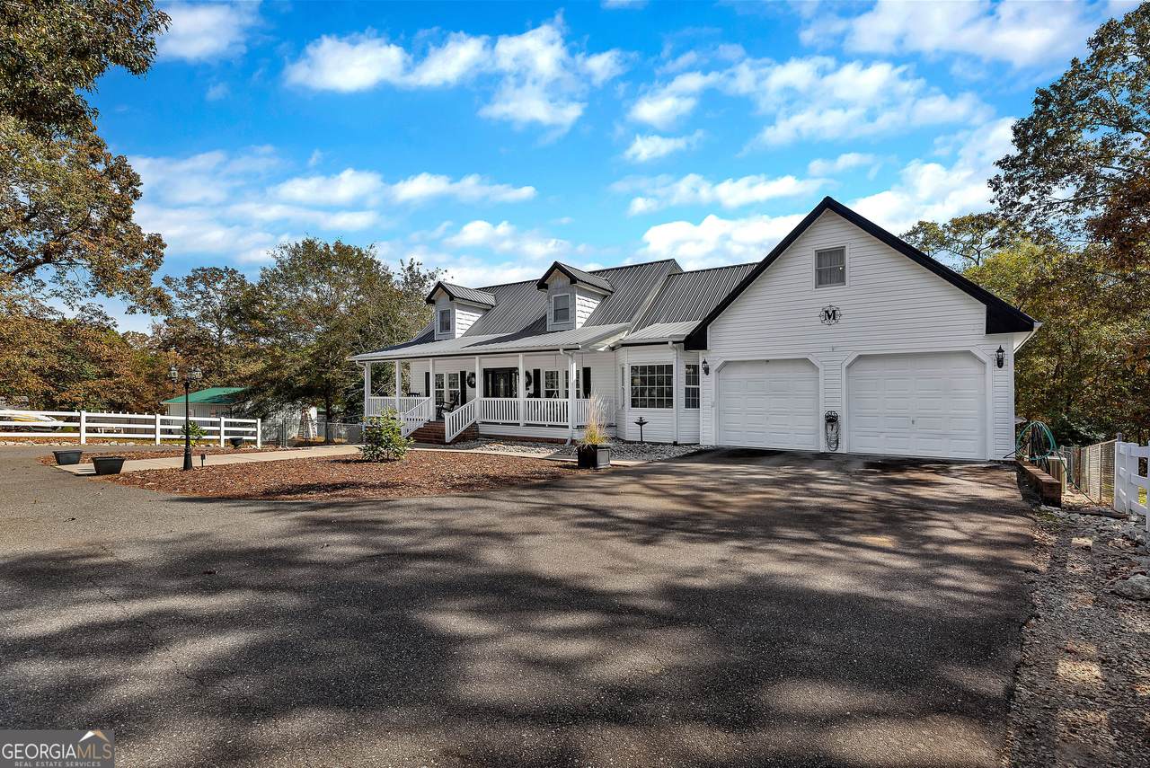 1009 White Pine Lane - Photo 1