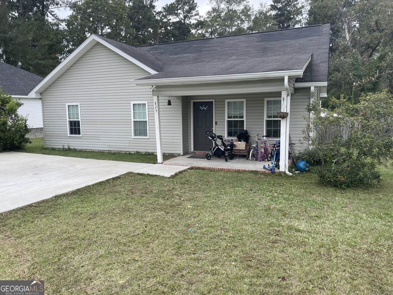 823 Main Street - Photo 1