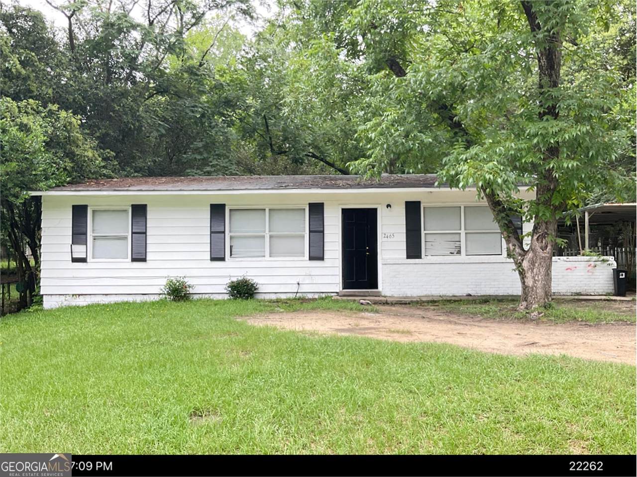 2465 Thrasher Avenue - Photo 1