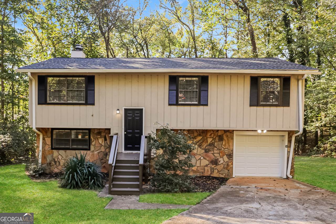 140 Huntridge Drive - Photo 1