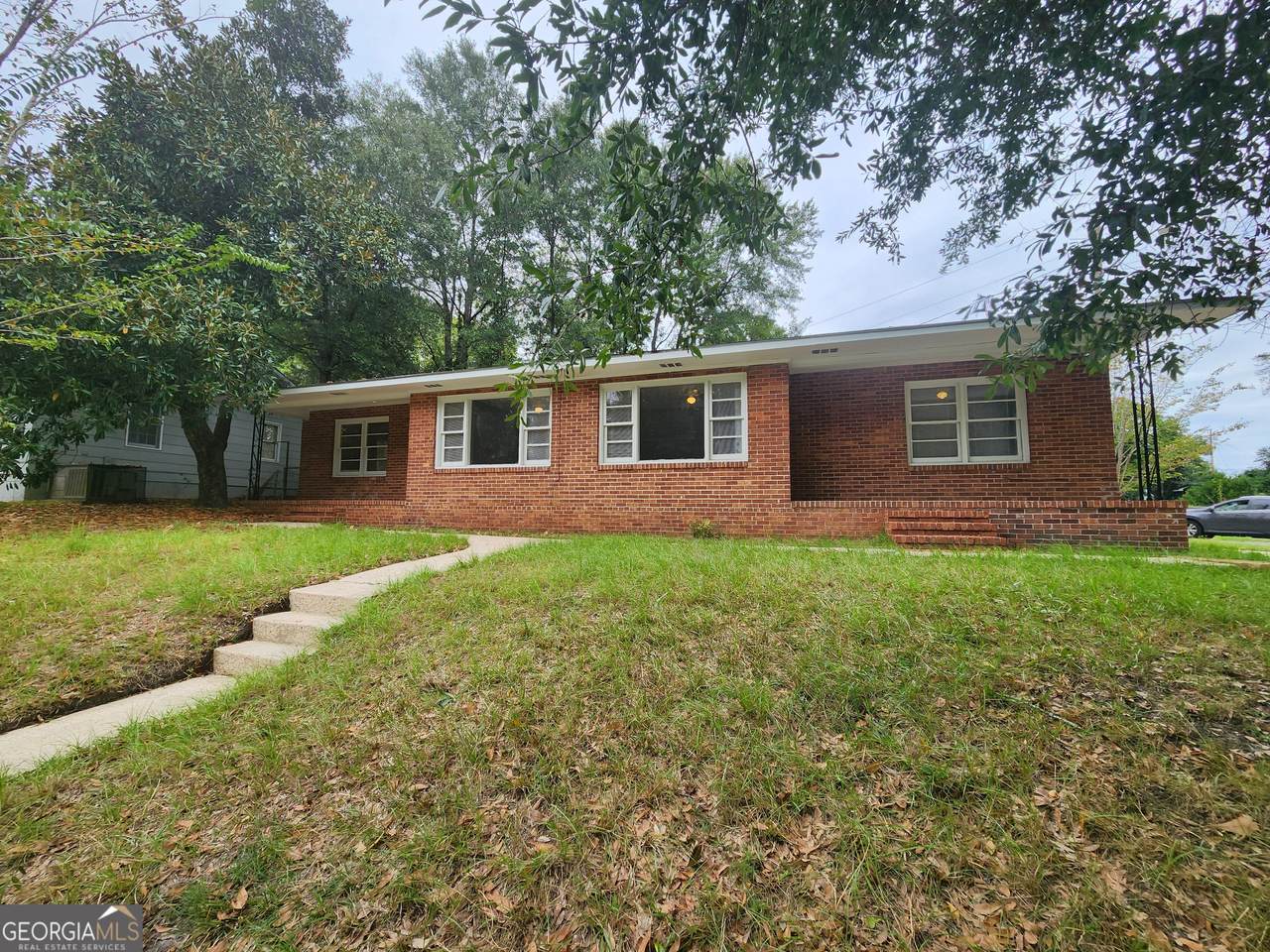 2639 Willow Street - Photo 1