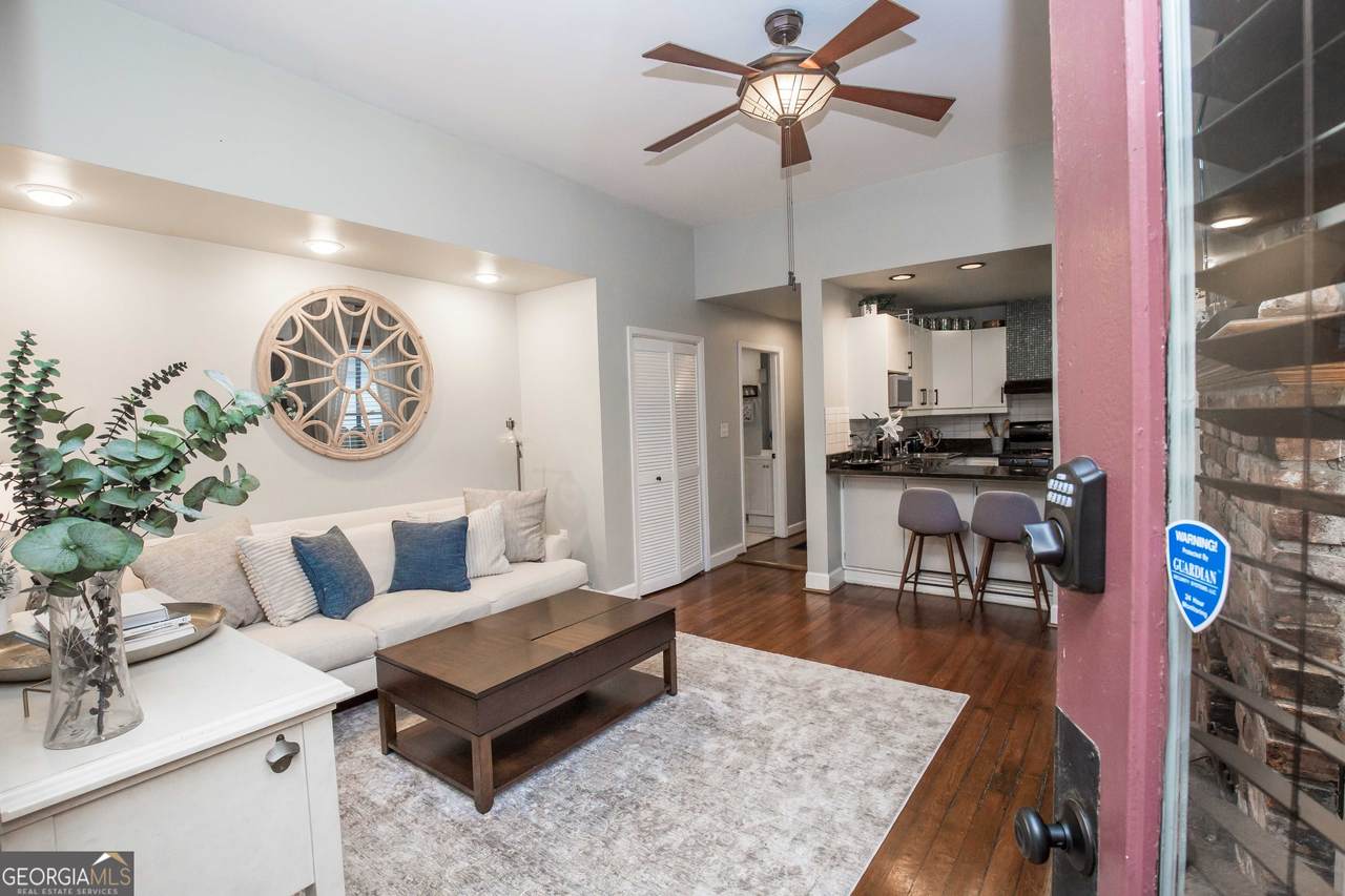 952 Myrtle Street - Photo 1