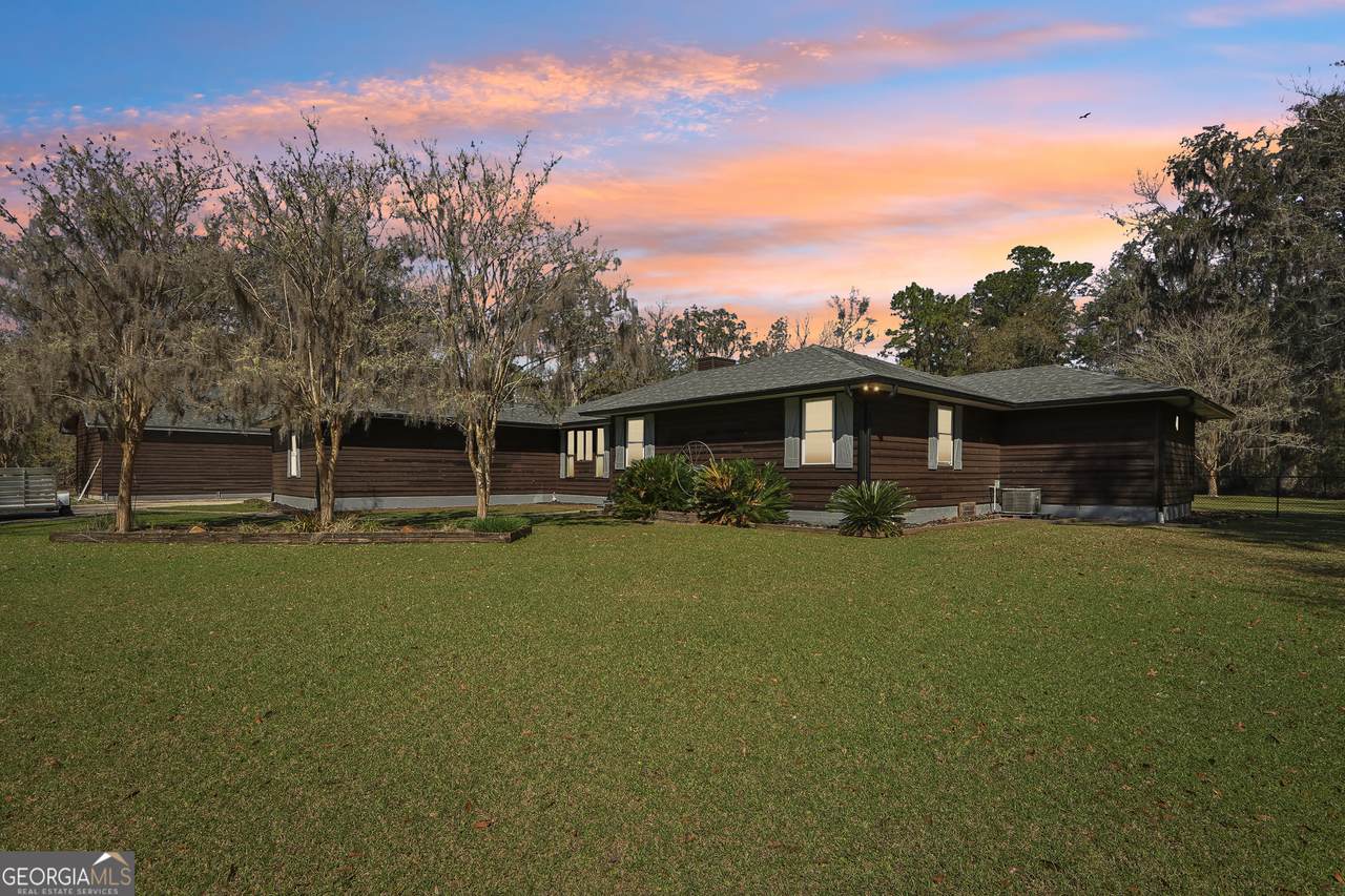 325 White Oak Place - Photo 1