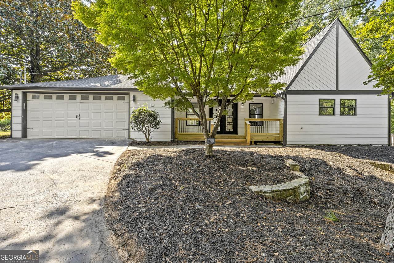 1620 Chevron Way - Photo 1