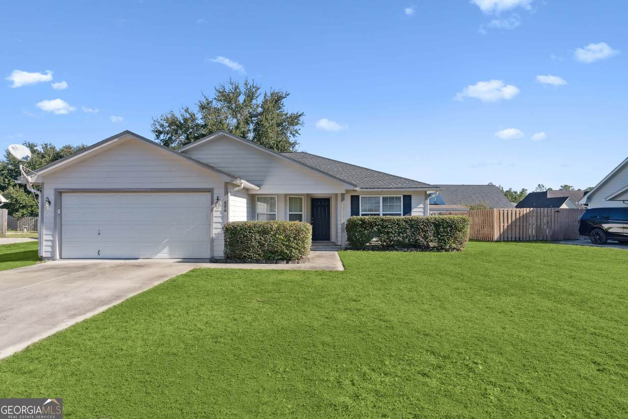 606 Victoria Circle - Photo 1