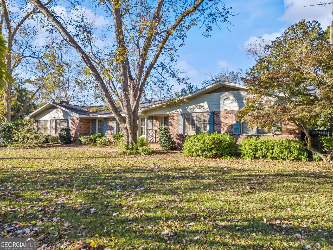 249 Lincoln Avenue - Photo 1