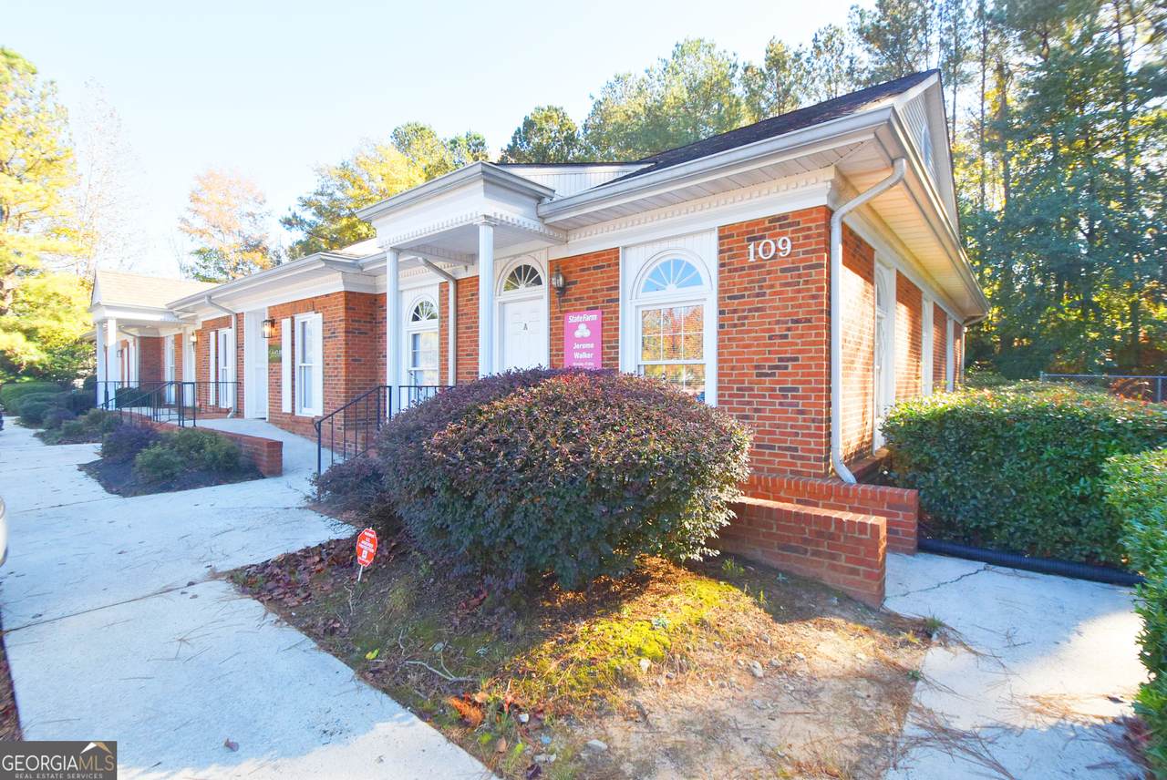 109 85 Parkway - Photo 1