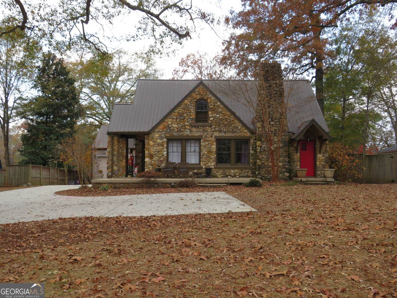 607 College Street - Photo 1