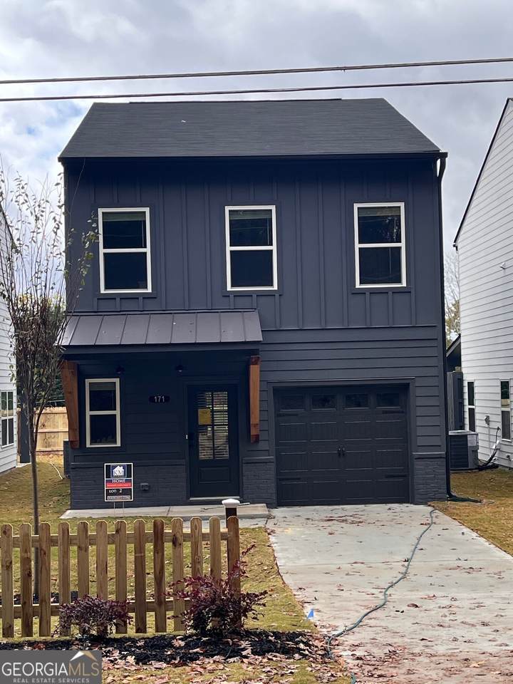 165 Jackson Heights - Photo 1