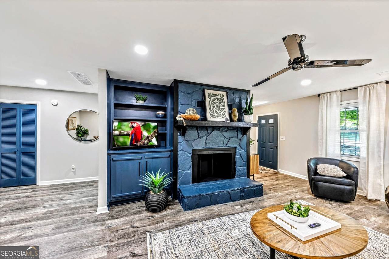 527 Charing Cross Drive - Photo 1