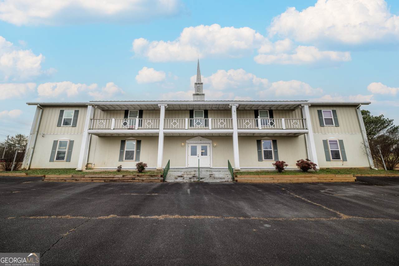 60 Chat A While - Photo 1