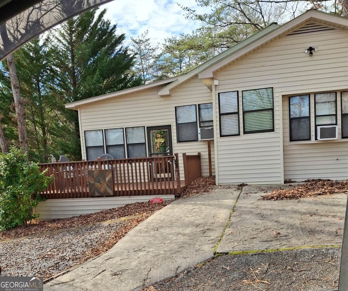 112 Cindy Parkway - Photo 1