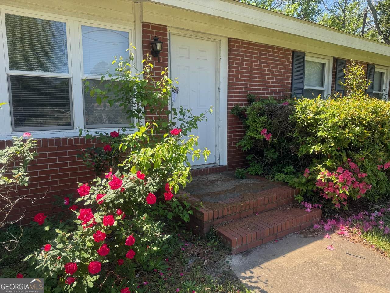 413 Sarah Drive - Photo 1