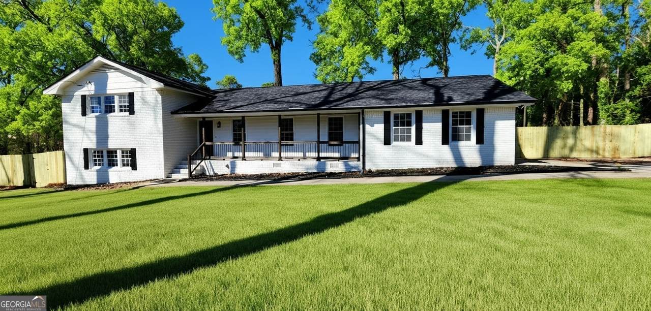 1390 White Oak Street - Photo 1