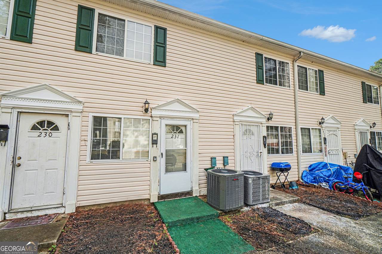 405 Fairburn Road - Photo 1