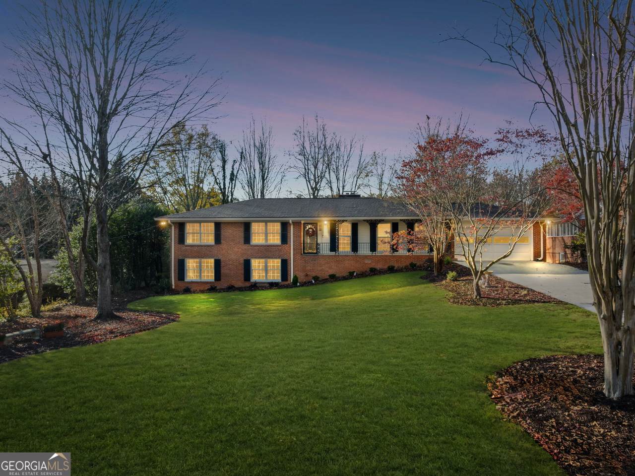 2667 Fontainebleau Drive - Photo 1