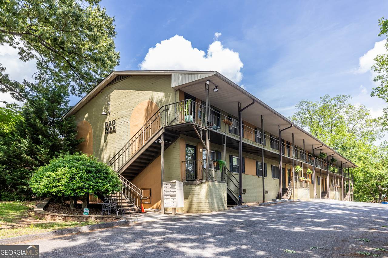 520 Park Avenue - Photo 1