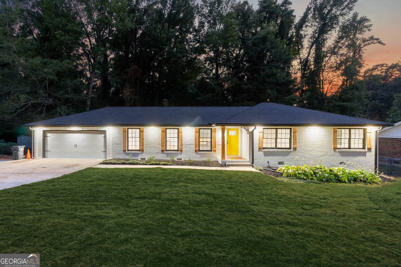 2055 Oak Road - Photo 1