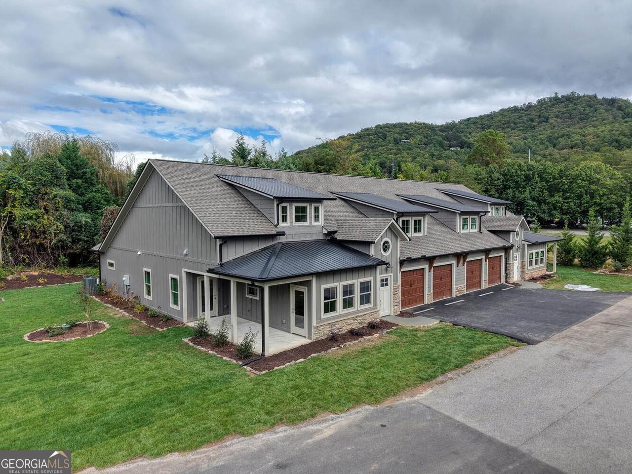 98 Brett Way - Photo 1