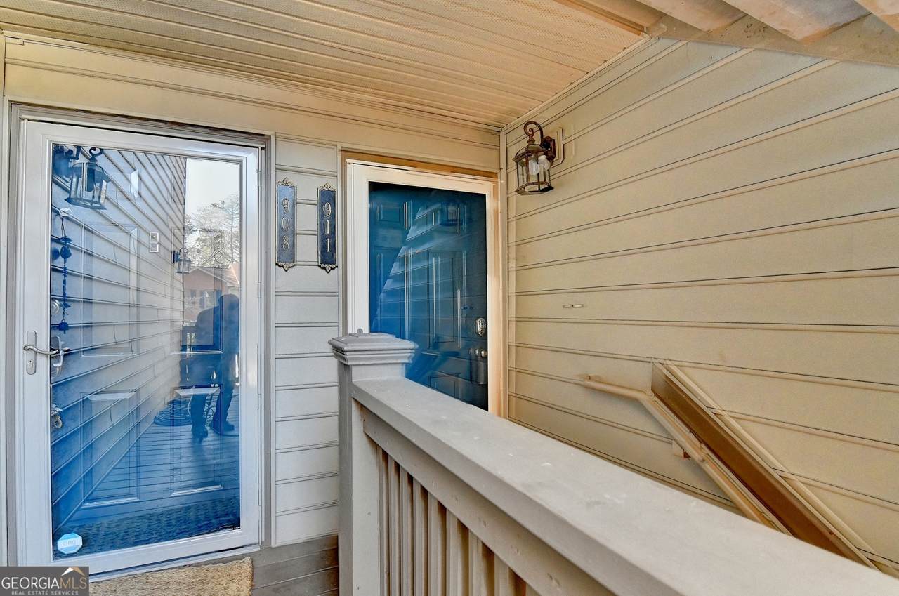 911 Garden Court - Photo 1