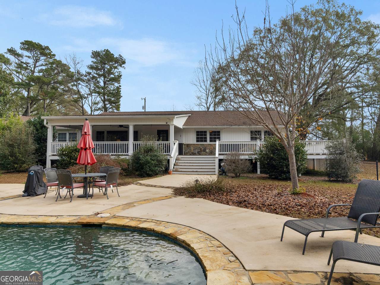 565 Sidney Drive - Photo 1