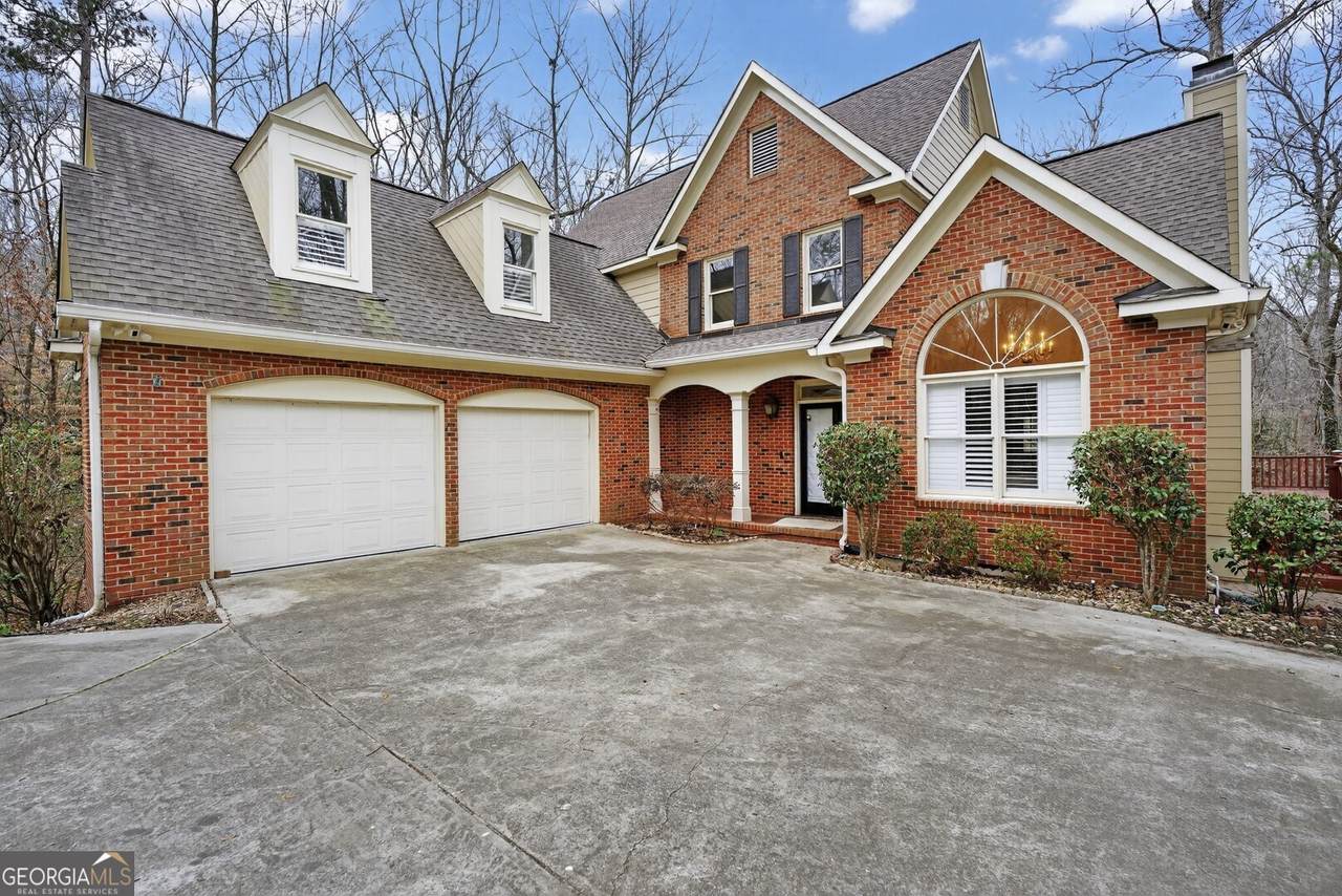 208 Huntington Court - Photo 1