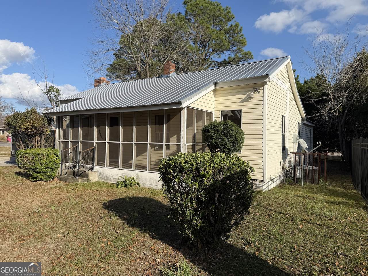 1513 Pickard Avenue - Photo 1