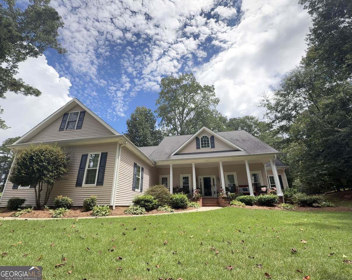 231 Lakeshore Drive - Photo 1