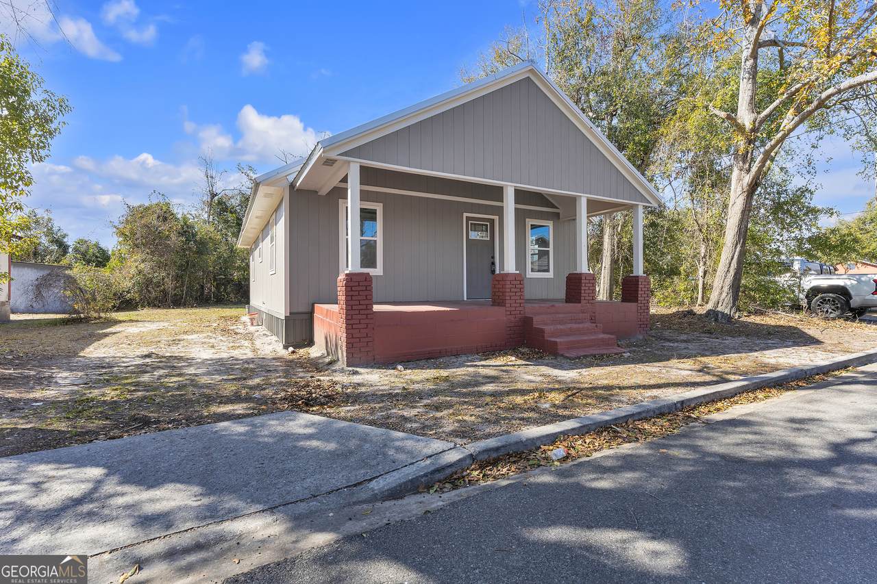 604 Holiday Street - Photo 1