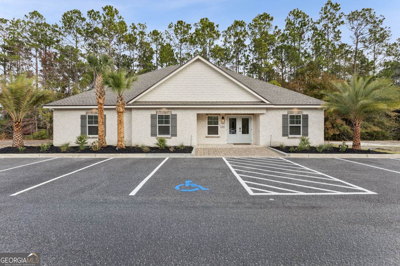 122 Hawthorn Lane - Photo 1