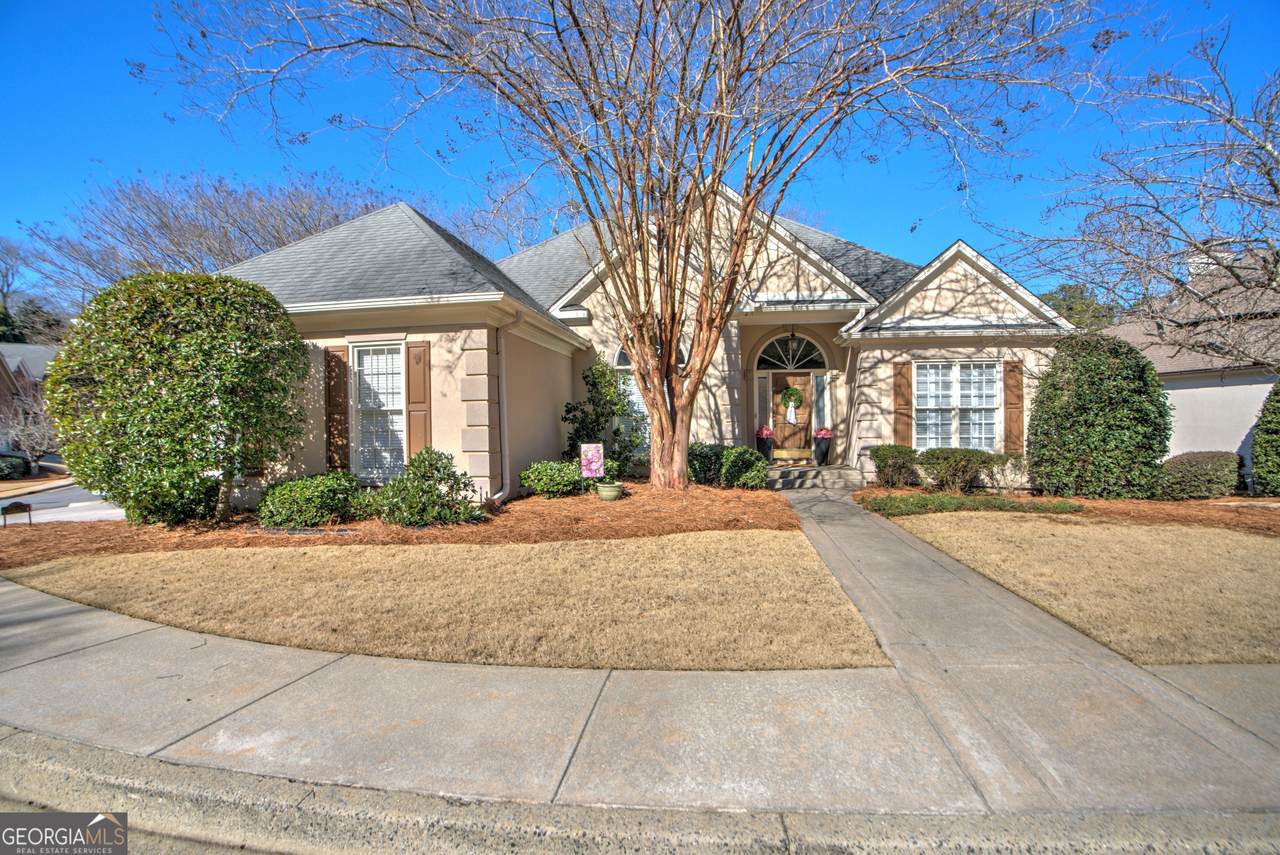 153 Vinings Court - Photo 1