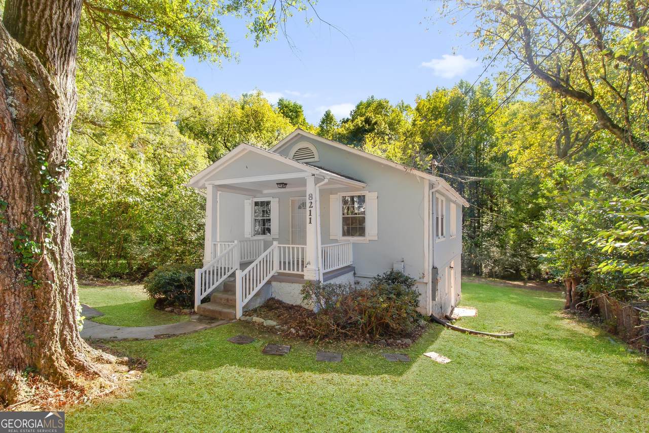 8211 Thompson Street - Photo 1