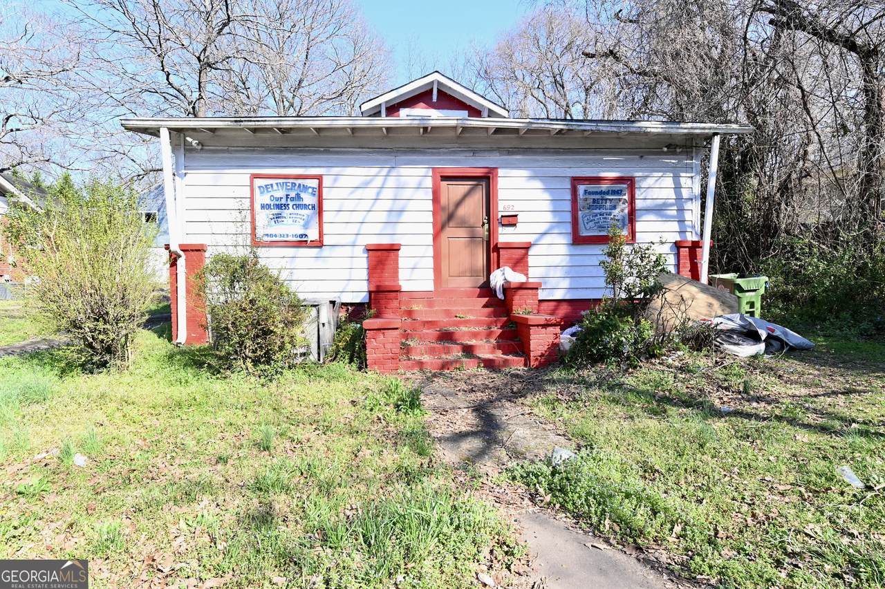 692 Moreland Avenue - Photo 1