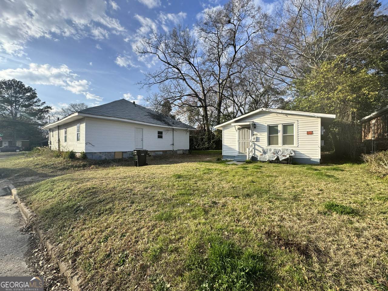 1002 Lawyers Lane - Photo 1