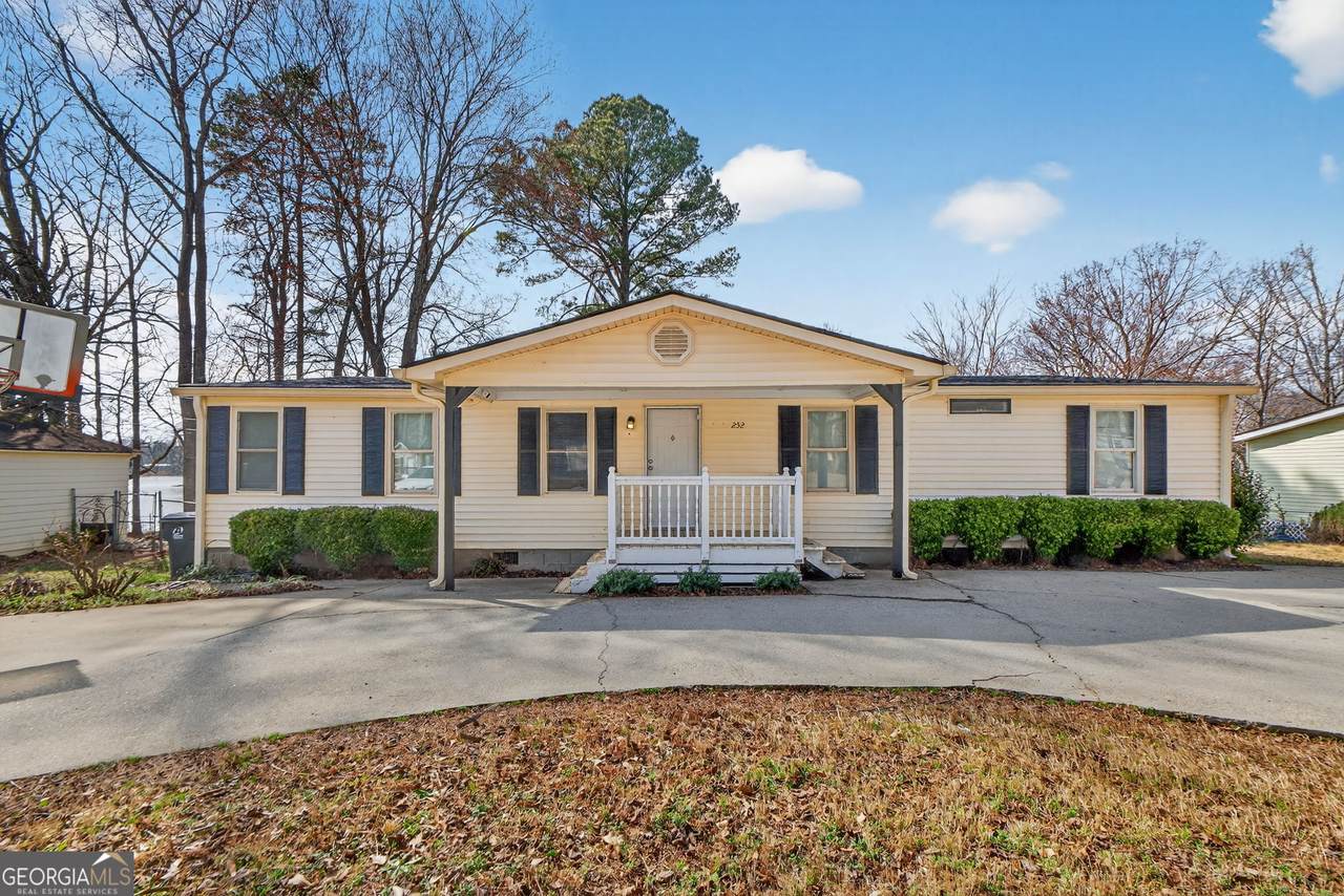 252 Lakeview Drive - Photo 1