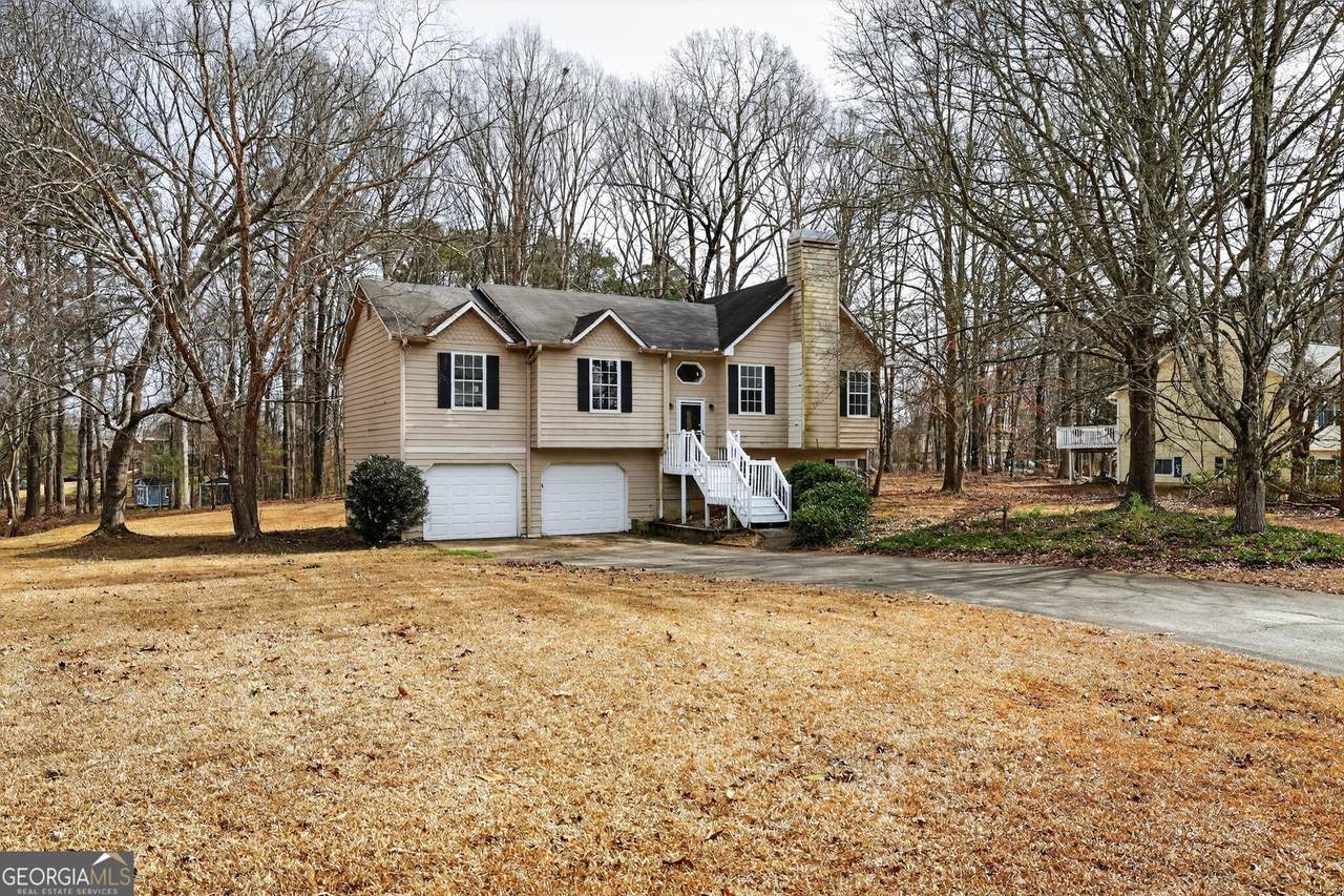 205 Pineknoll Court - Photo 1
