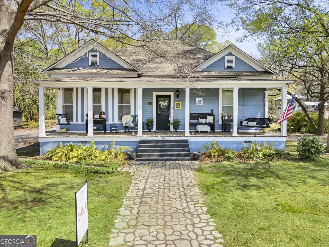 215 Johnson Street - Photo 1