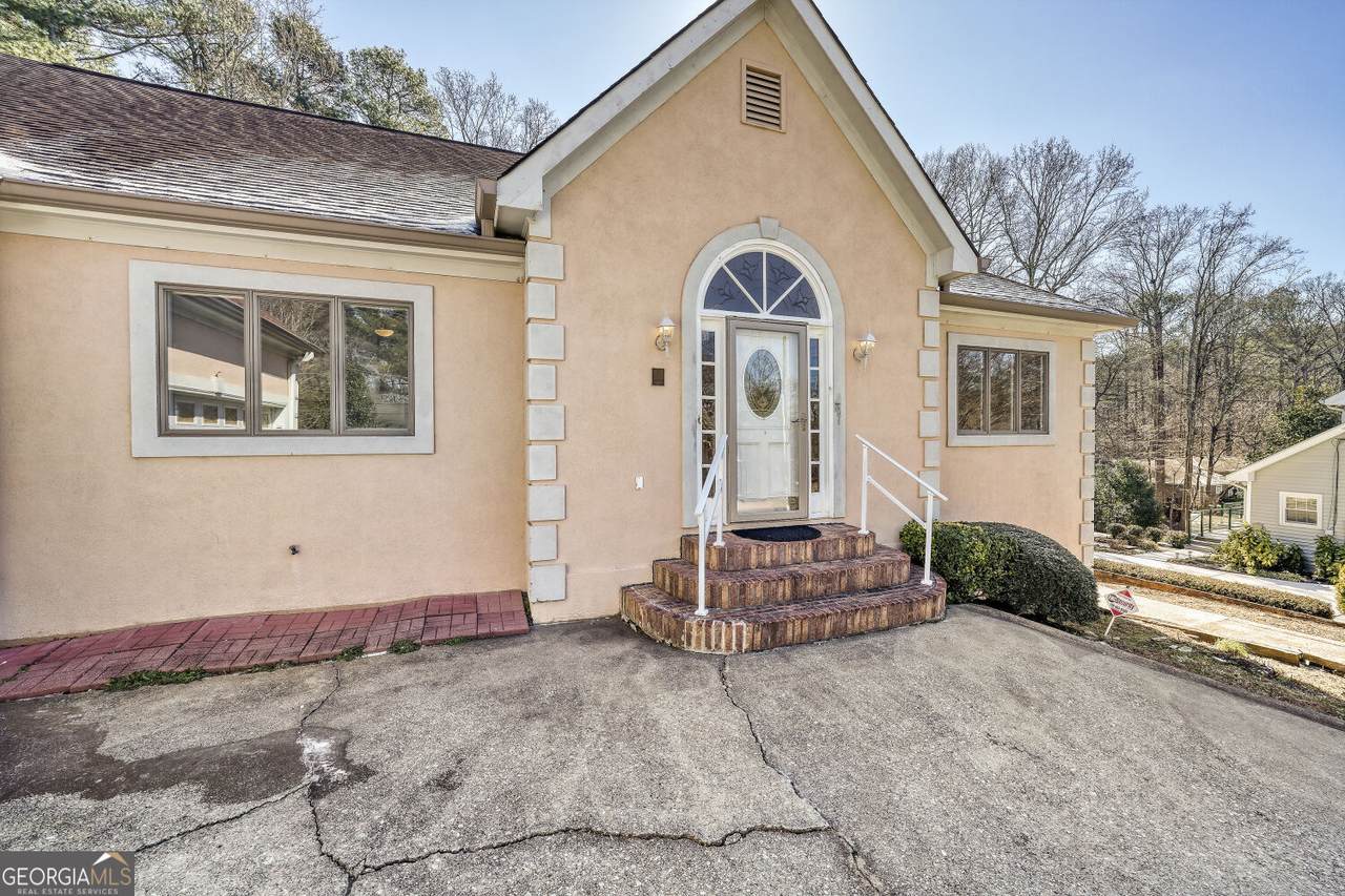 1522 Catherine Court - Photo 1