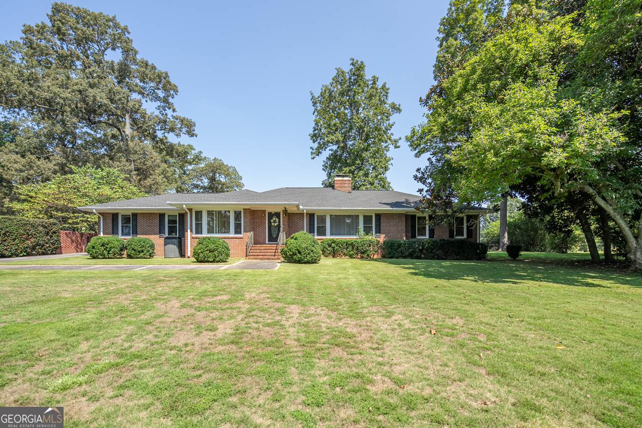112 College Circle - Photo 1