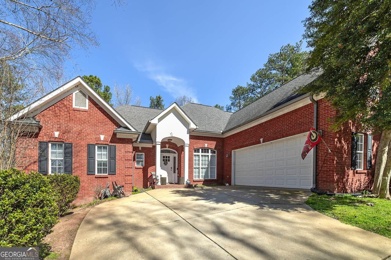 400 Country Side Drive - Photo 1