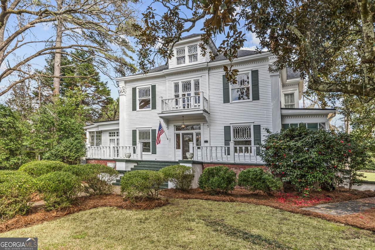 301 East Street - Photo 1