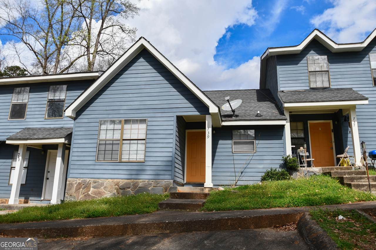 735 Oak Drive - Photo 1