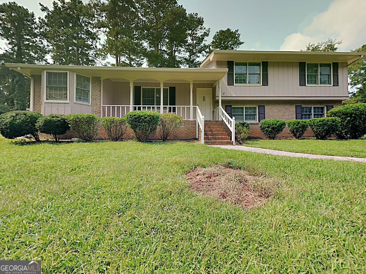 551 Village Green Court - Photo 1