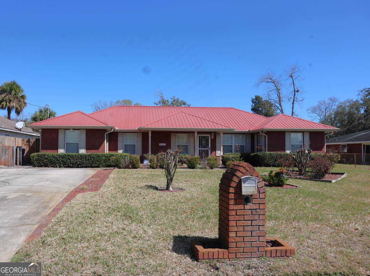 2410 Lee Street - Photo 1